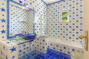 Combined shower/bathtub, free toiletries, hair dryer, bidet - Country House - Quinta das Tílias (Santiago do Cacém)