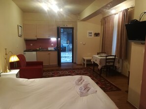 标准三人房 | 私人简易厨房 | 冰箱、炉灶、茶具/咖啡用具、电热水壶