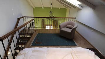 1 bedroom, Egyptian cotton sheets, premium bedding, down duvets