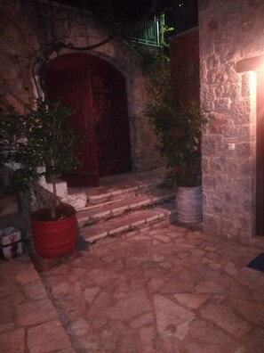 Interior entrance - Guest House Ioanna (Distomo-Arachova-Antikyra)