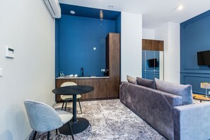 Premium bedding, memory-foam beds, in-room safe, individually decorated - Aparthotel Cracovia Residence (Kraków)