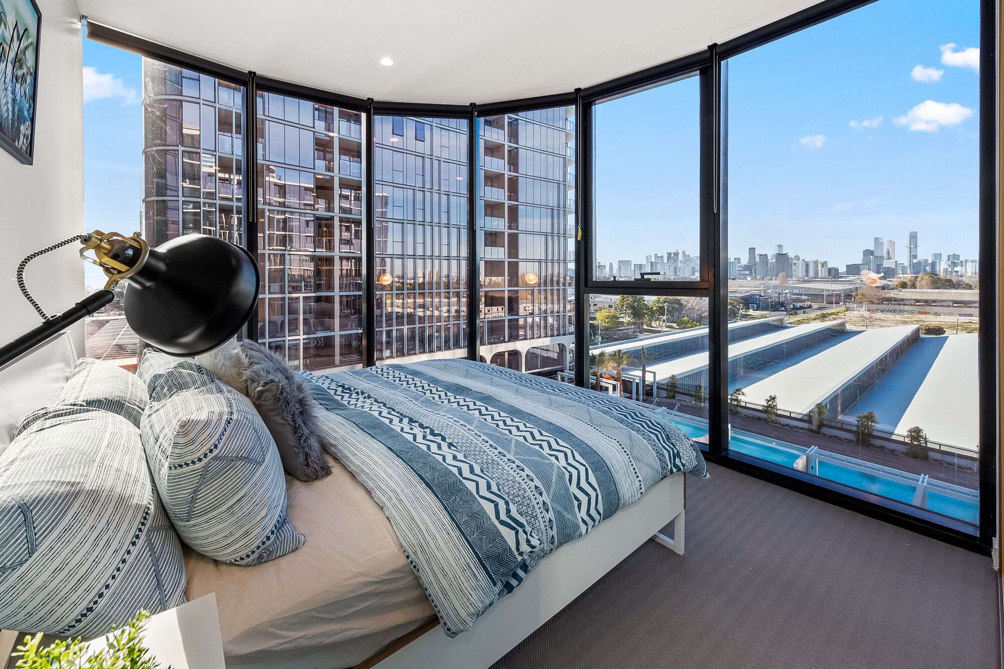 A Spacious 2BR Apt in Port Melbourne, FREE Parking