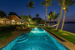 Kolam renang outdoor
