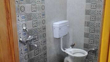Towels, soap, shampoo, toilet paper
