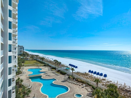 Beachfront Beauty in the Heart of Destin with Discounted Beach Service!