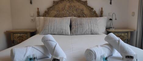 3 bedrooms, internet, bed sheets