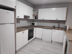 Fridge, microwave, oven, dishwasher - SUITEDREAMS - Boïgues 3 (Escaldes-Engordany)