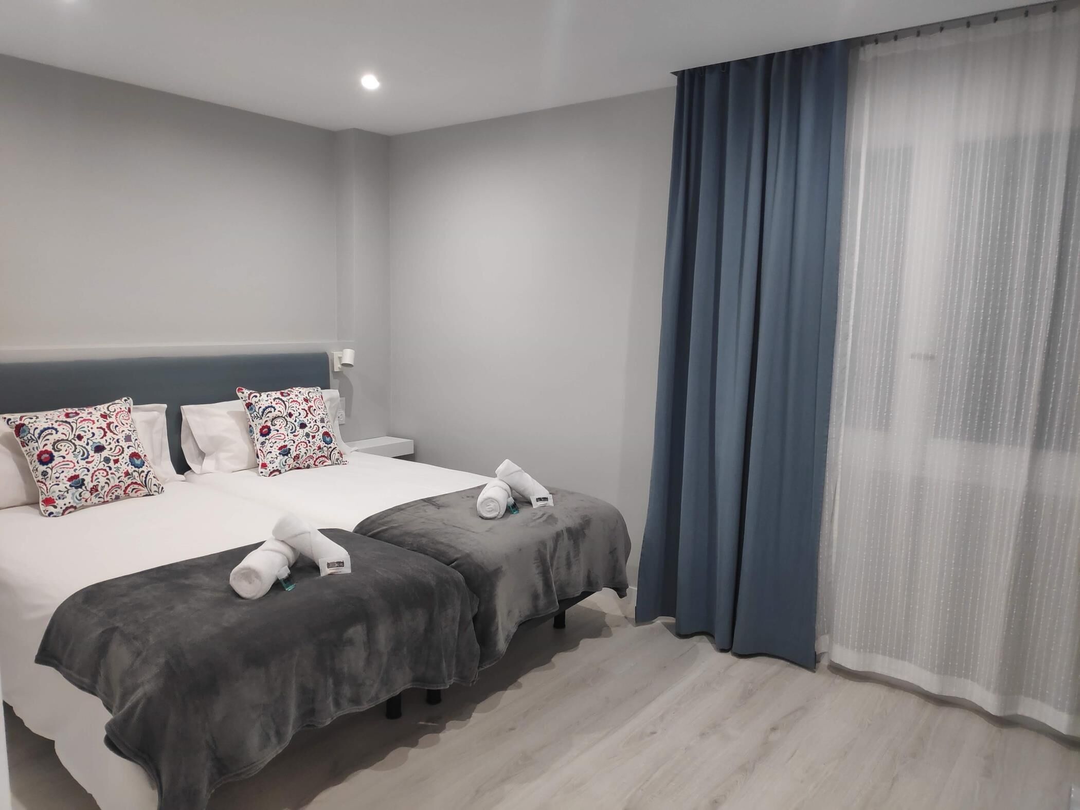 2 chambres, fer et planche à repasser, accès Internet, draps fournis