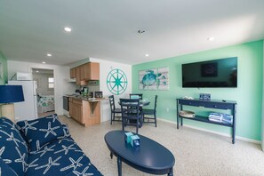 Rum - 1 kingsize-säng med bäddsoffa - kök - utsikt mot trädgården | Vardagsrum | Tv