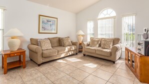 Living area - West Haven-ru1057 (Davenport)