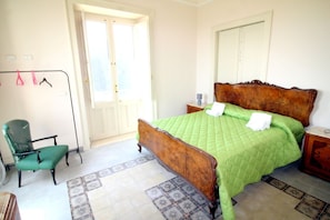 8 chambres, bureau, fer et planche à repasser, accès au Wi-Fi (inclus)