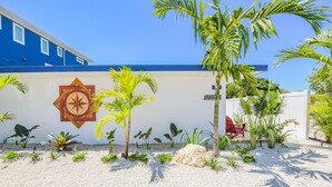 Property grounds - Ahoy at Captain's Quarters (Bradenton Beach)