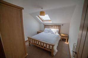 3 bedrooms, in-room safe, iron/ironing board, travel cot