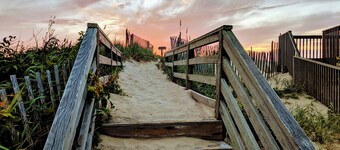 Charming Cottage, South Nags Head, 5 min walk to the beach