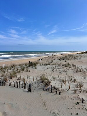 Beach nearby, sun loungers, beach towels