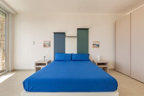 3 bedrooms, iron/ironing board, internet, bed sheets