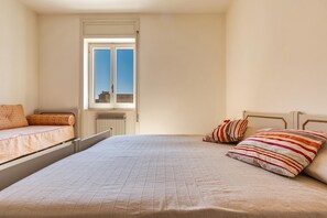 3 bedrooms, iron/ironing board