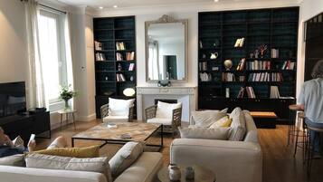 TV, fireplace, books, stereo