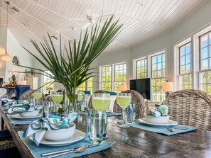 Dining - Peace of Paradise: Happy guests & great amenities! (Captiva)