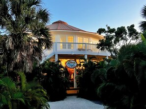 Exterior - Peace of Paradise: Happy guests & great amenities! (Captiva)