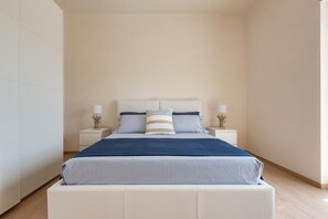 3 bedrooms, iron/ironing board, Internet, bed sheets