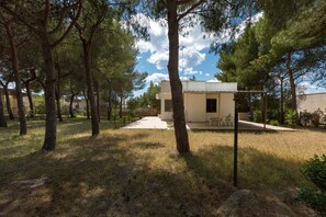 Property grounds - Villetta La Pineta 2 by BarbarHouse (Porto Cesareo)
