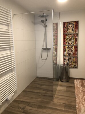 Shower, hair dryer, towels, soap - Bathing can be so beautiful (Rheinfelden (Baden))
