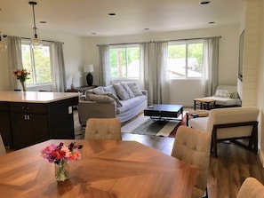 Smart TV, fireplace, stereo