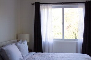 2 bedrooms, travel cot, WiFi, bed sheets - Modern Downtown Getaway - Walk Everywhere (Bozeman)