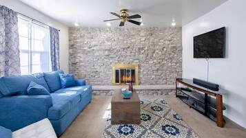 Télévision, cheminée