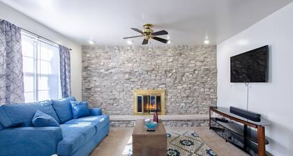 Bright 1 bedroom apartment, close to shops and highway