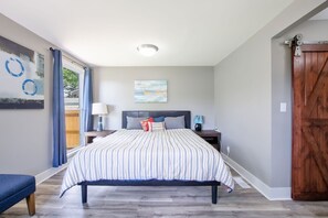 3 bedrooms, WiFi, bed sheets - Large home with character .5 Miles to downtown (Kokomo)