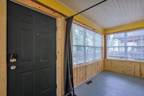 Interior - Trendy bungalow close to the park (Kokomo)