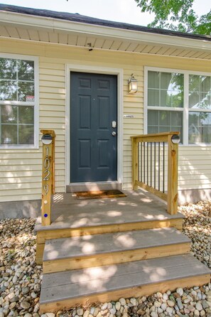 Exterior detail - Trendy bungalow close to the park (Kokomo)