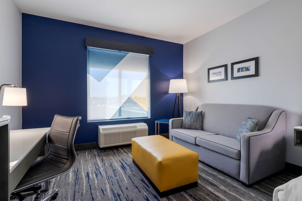 1 bedroom, desk, laptop workspace, blackout curtains