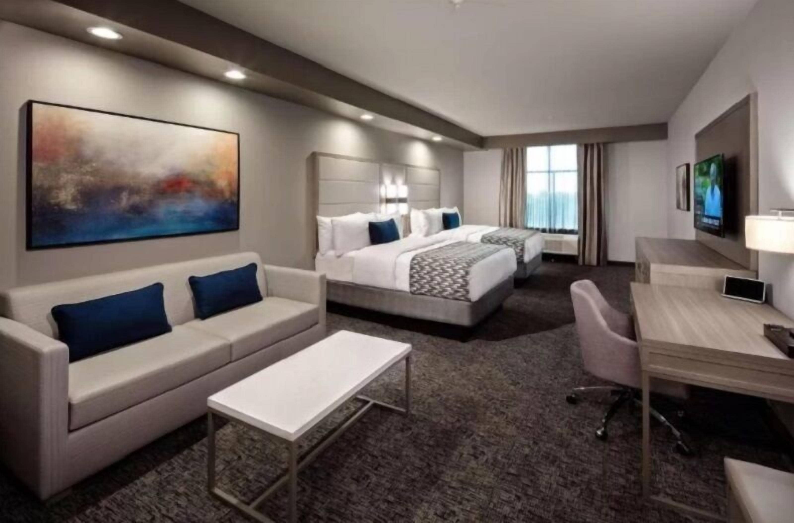 책상, 노트북 작업 공간, 암막 커튼, 다리미/다리미판