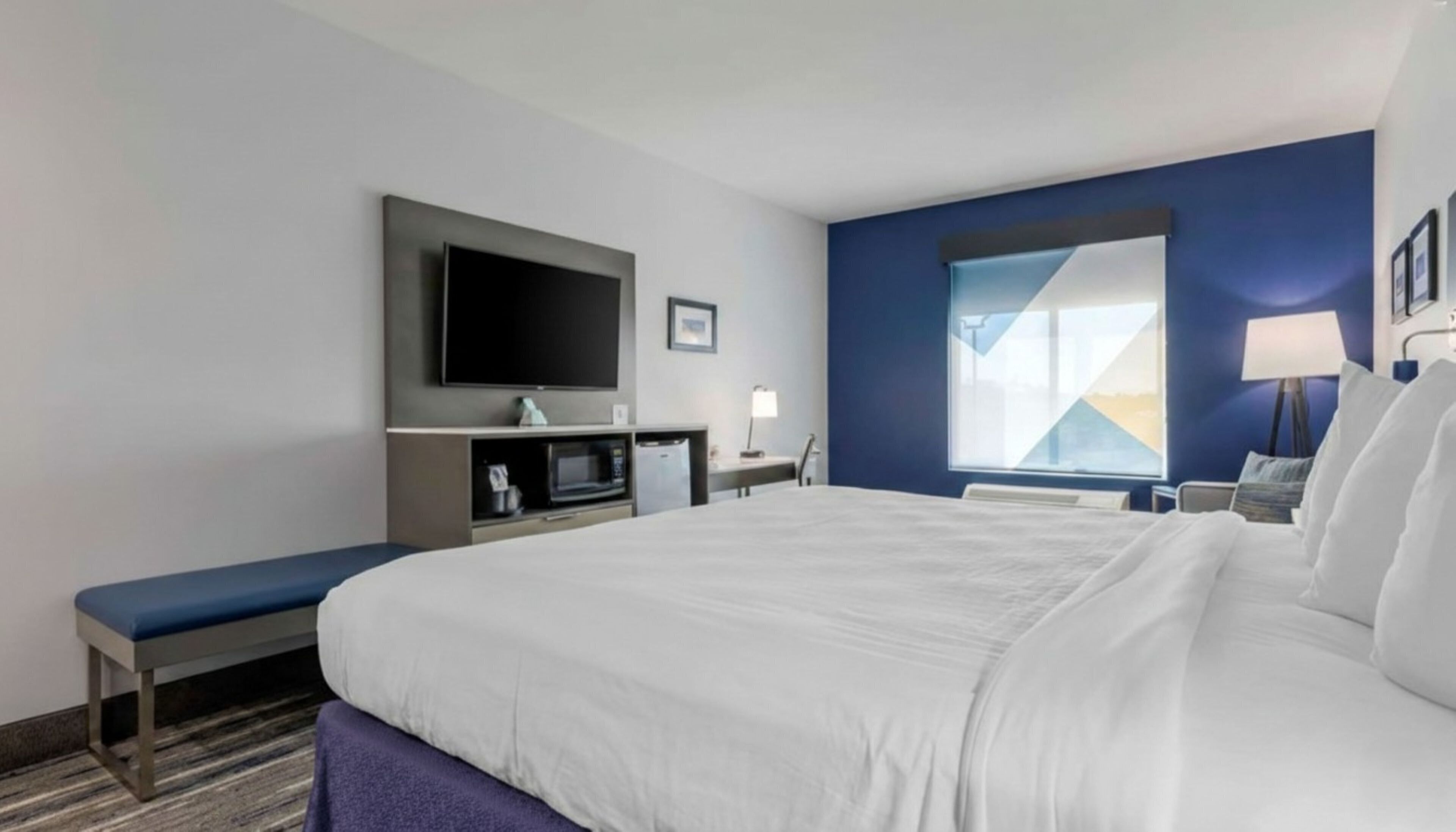 Bureau, espace de travail pour ordinateur portable, rideaux occultants