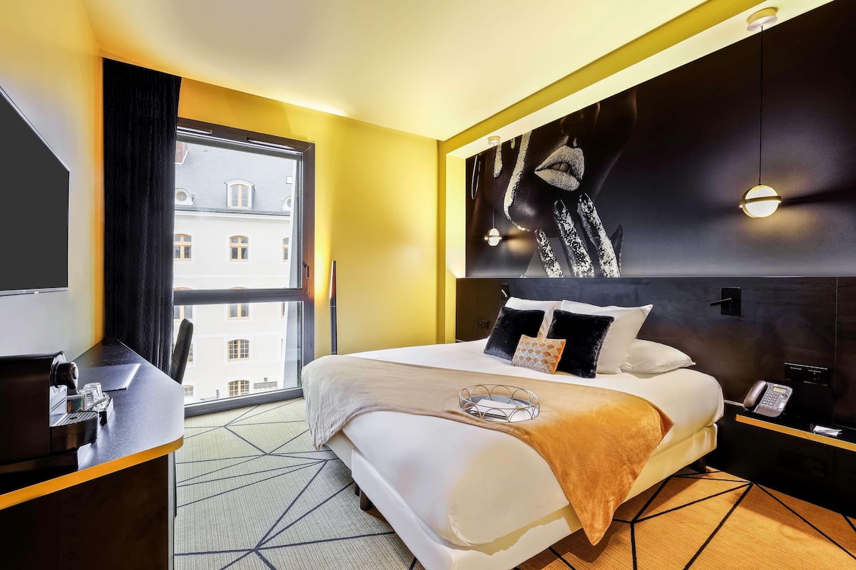 Minibar, in-room safe, desk, soundproofing