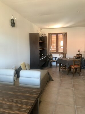 Interior - Nice and comfortable F2 Eccica-Suarella (Eccica-Suarella)