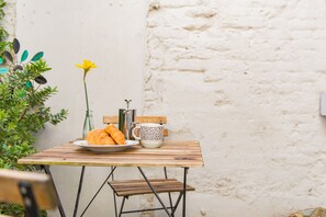 Outdoor dining - Riley Cottage - Deal, Kent (Deal)