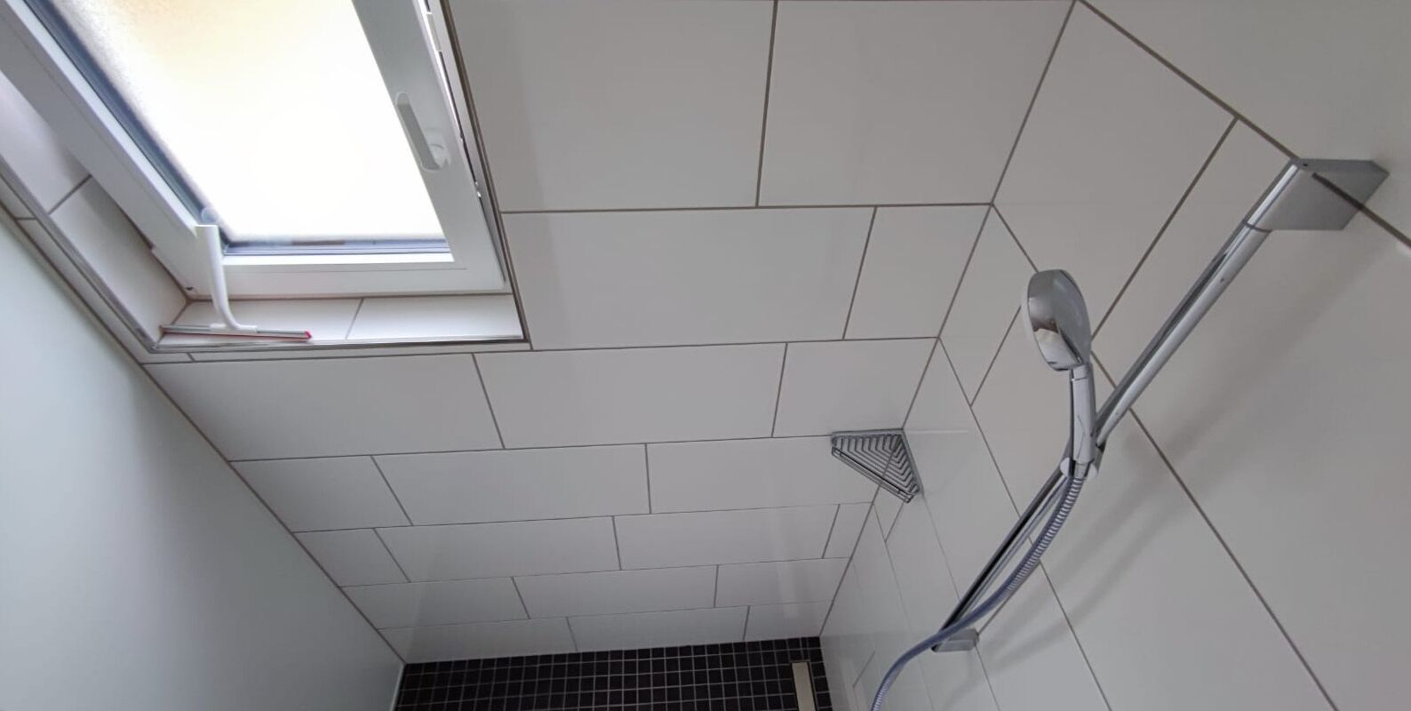 Apartemen Comfort, akses difabel, pemandangan kota | Kepala shower genggam