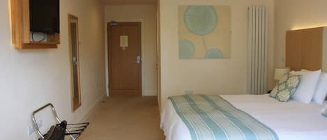 Deluxe Room, 1 King Bed, Accessible | Desk, laptop workspace, blackout curtains, iron/ironing board