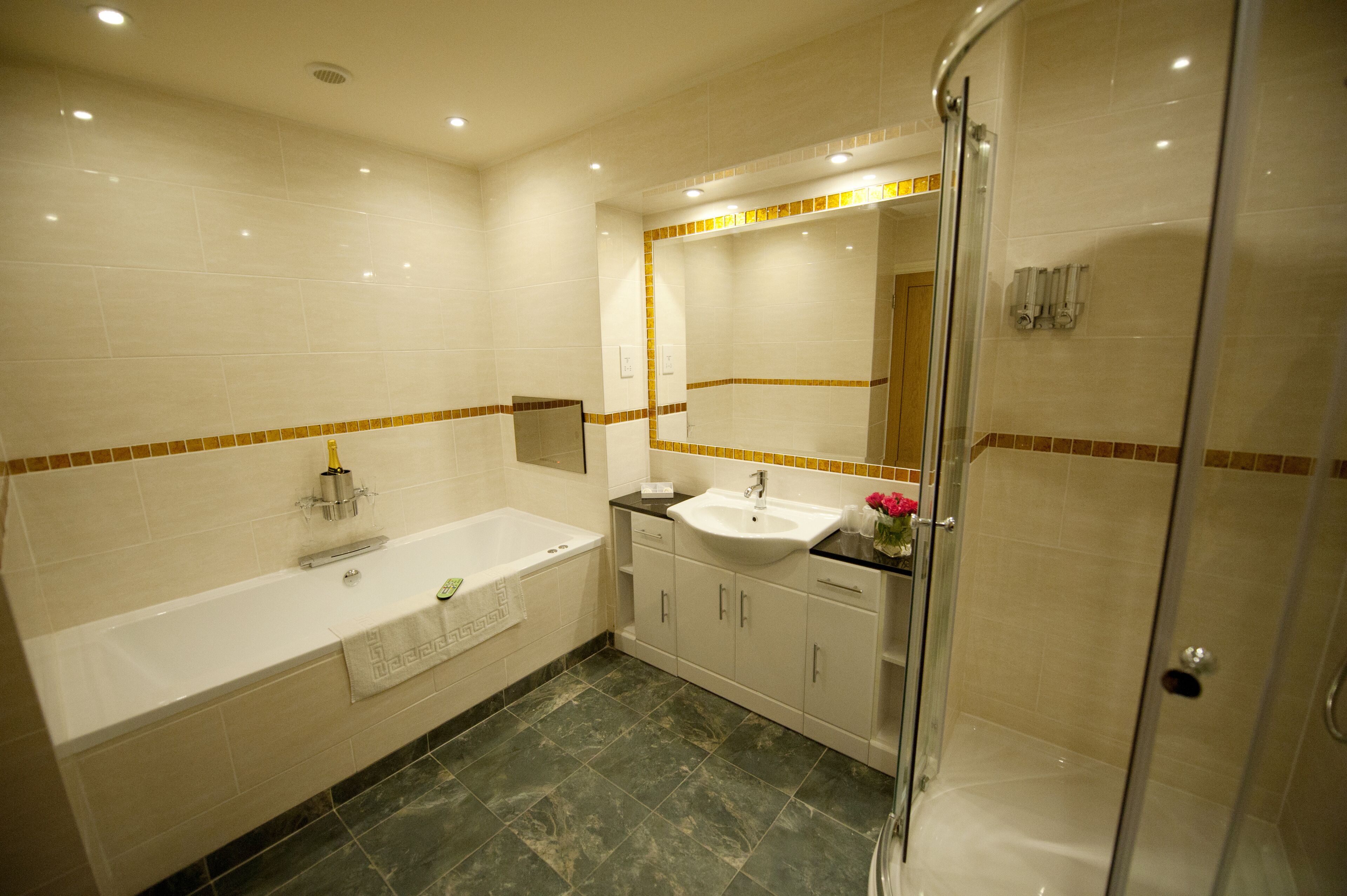 luxury double room | bathroom | free toiletries, towels, soap, shampoo