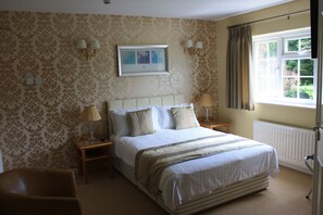 Classic Double Room | Desk, laptop workspace, blackout curtains, iron/ironing board - Batch Country House (Weston-super-Mare)