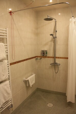 Deluxe-Zimmer, 1 King-Bett, barrierefrei | Badezimmer