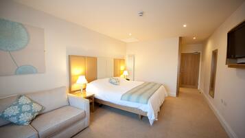 Deluxe Double Room | Desk, laptop workspace, blackout drapes, iron/ironing board