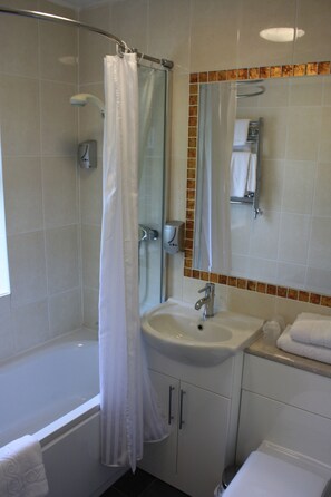 Classic-Doppelzimmer | Badezimmer