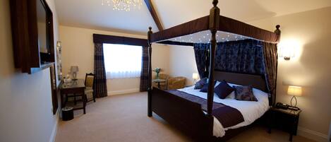 Luxury Double Room | Desk, laptop workspace, blackout drapes, iron/ironing board