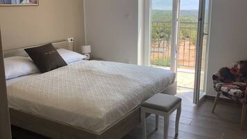 6 bedrooms, free WiFi, bed sheets