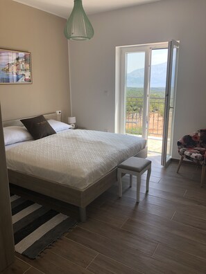 6 bedrooms, free WiFi, bed sheets